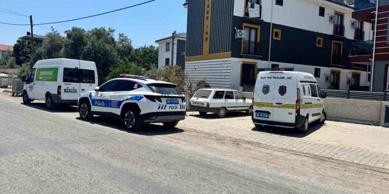 Evinde, av tüfeği ile vurulmuş halde bulundu