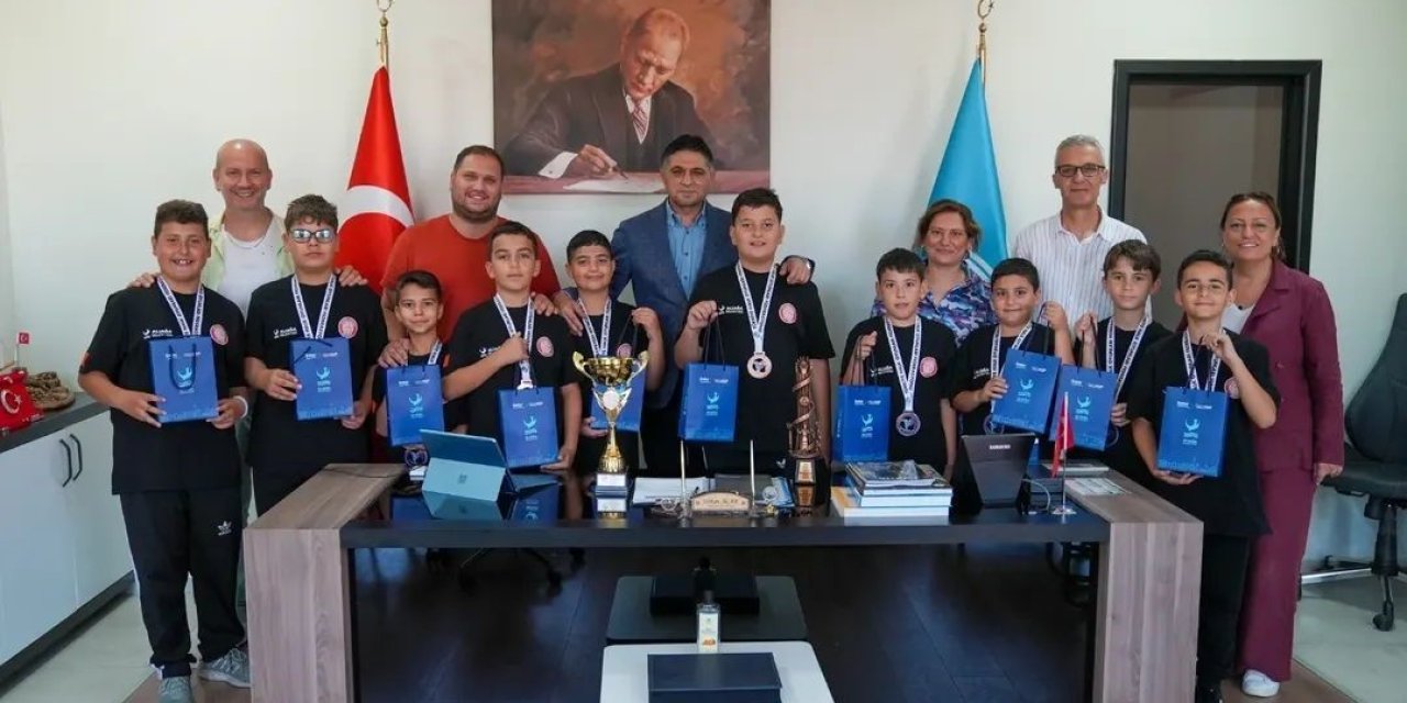 Türkiye üçüncüsü halk oyunları ekibinden Başkan Acar’a ziyaret