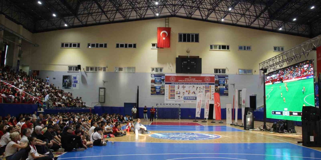 Aydınlılar Dünya Kupası maçını birlikte izledi