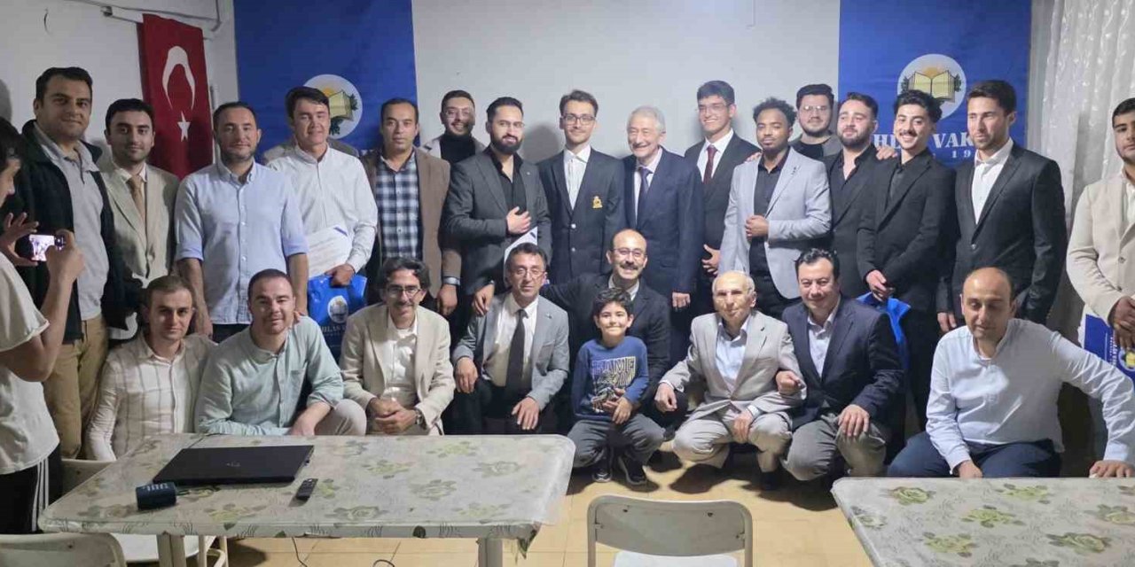 İhlas Vakfı Kütahya Huzur Erkek Öğrenci Yurdu’nda mezuniyet heyecanı