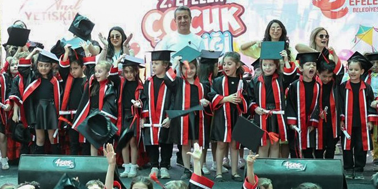 Efeler Çocuk Şenliği’nde binlerce minik aynı coşkuda buluştu