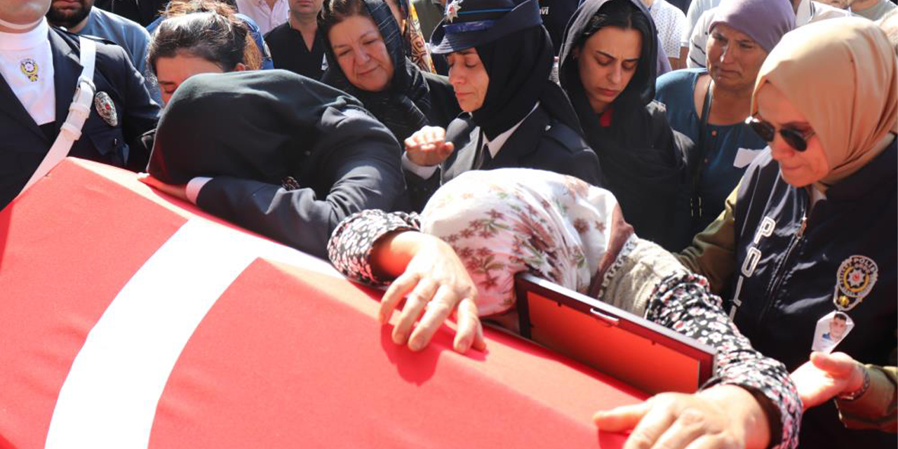 Şehit polis memuru Tayfun Baş dualarla son yolculuğuna uğurlandı