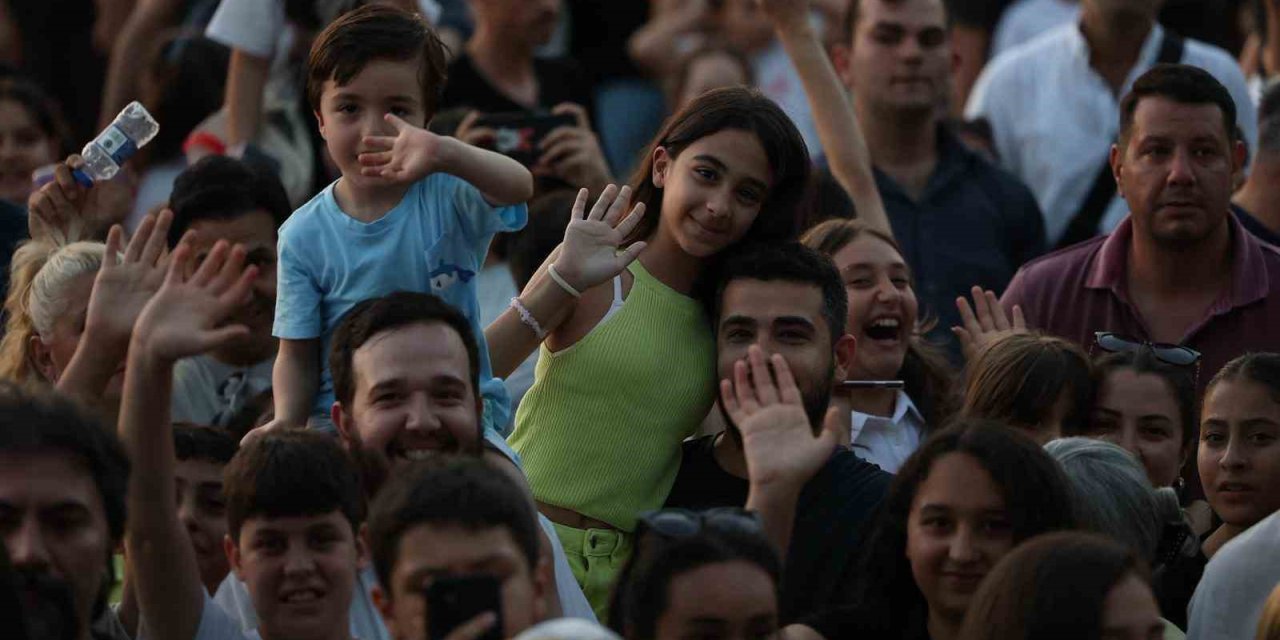 Başkan Çerçioğlu, çocukları yılsonu şenliği ile buluşturdu