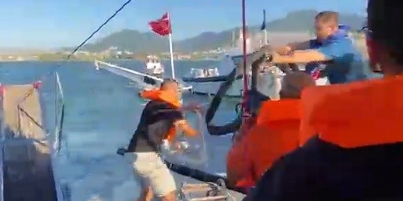 İzmir’de denizde korku dolu anlar: Su alan teknedeki 6 yolcu kurtarıldı