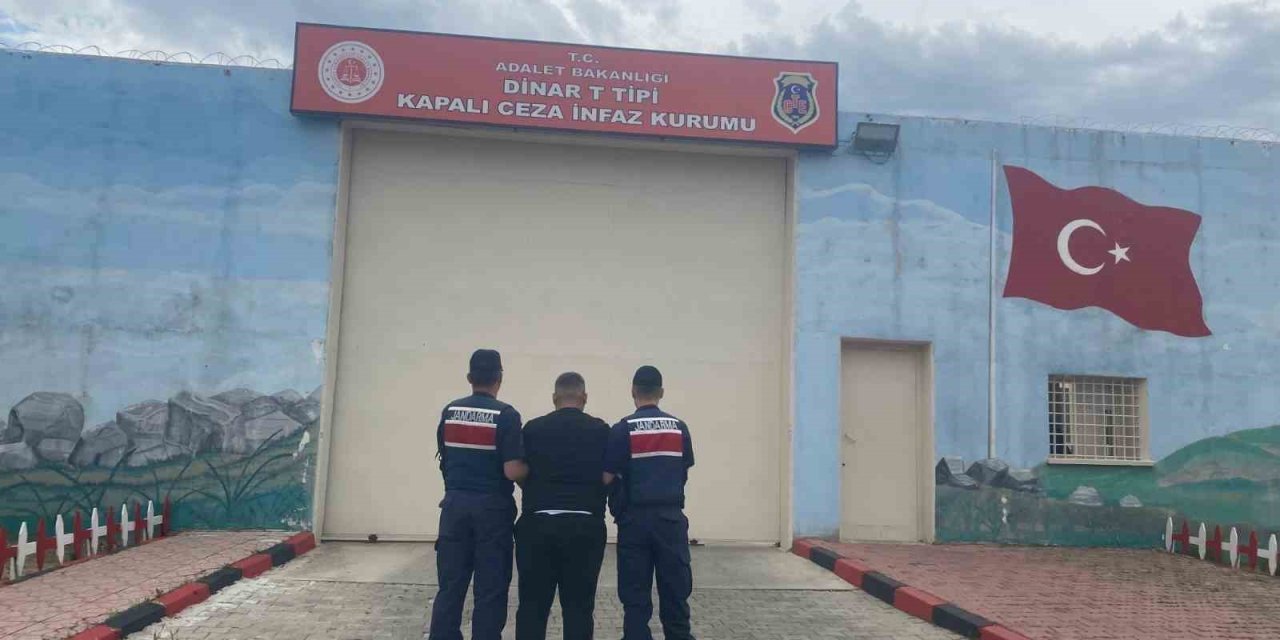Jandarma çeşitli suçlardan aranan 48 kişiyi yakaladı