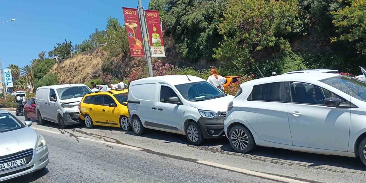 Bodrum’da zincirleme kaza: "5 araç birbirine girdi"