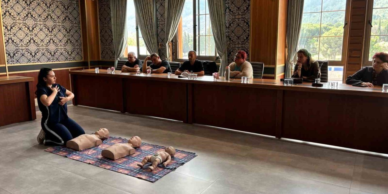 Yunusemre Belediyesi personeline ilkyardım eğitimi