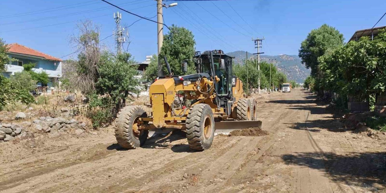 Büyükşehir ekipleri 17 ilçede sahada
