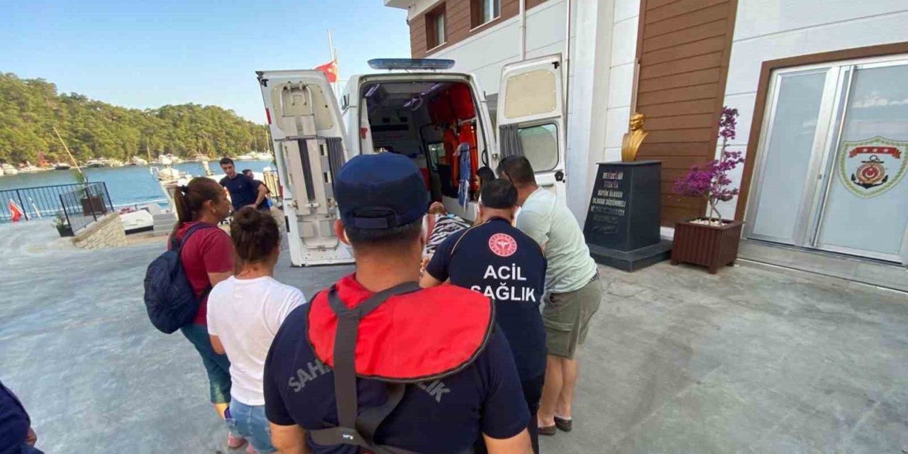 Tersane adasında rahatsızlanan vatandaşa tıbbi tahliye