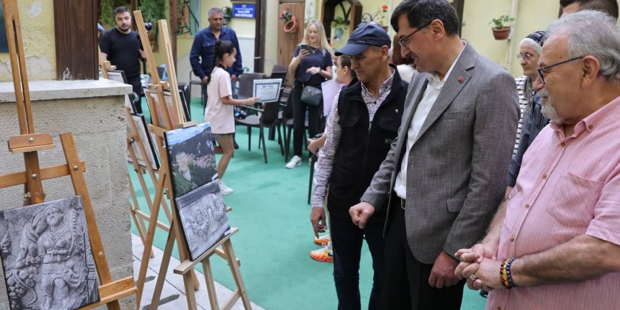 Kütahya’da ’Minik Fotoğrafçıların Vizöründen Büyük Dünyalar’ sergisi açıldı