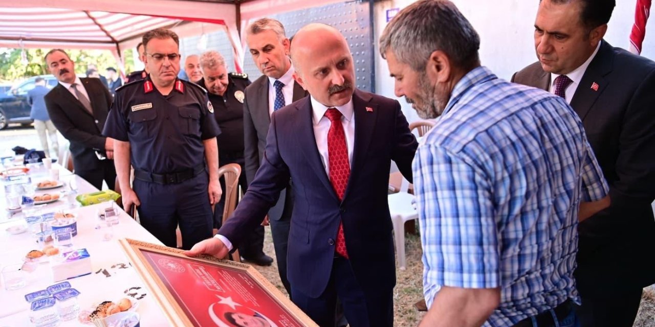 Aydın Valisi Varol’dan şehit polis Tayfun Baş’ın ailesine taziye ziyareti