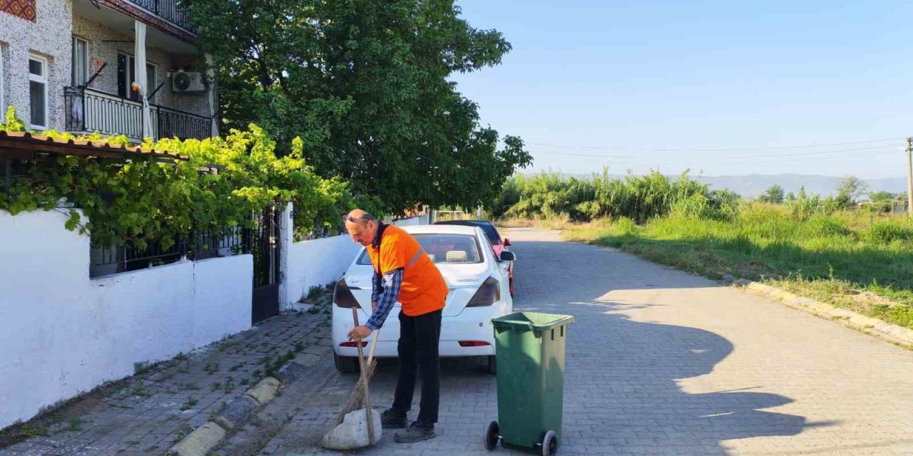 Efeler’de temizlik çalışmaları sürüyor