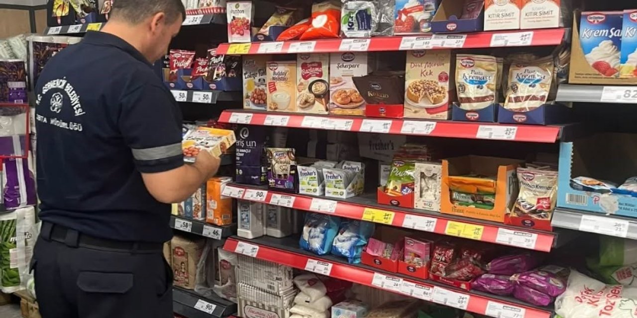 Germencik’te zabıta ekipleri marketlerde etiket ve son kullanma tarihi kontrolü yaptı