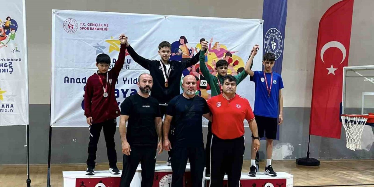 Yunusemreli güreşçilerden Uşak’tan 3 madalya