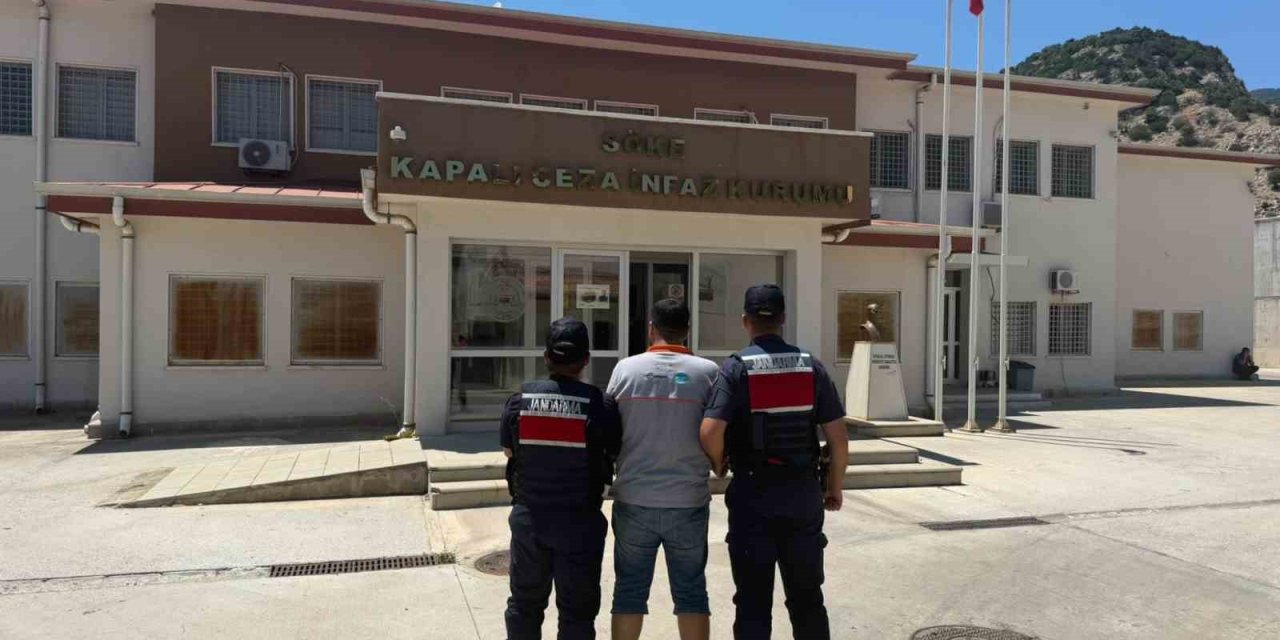 Kuşadası’nda uyuşturucu satıcısı yakalandı
