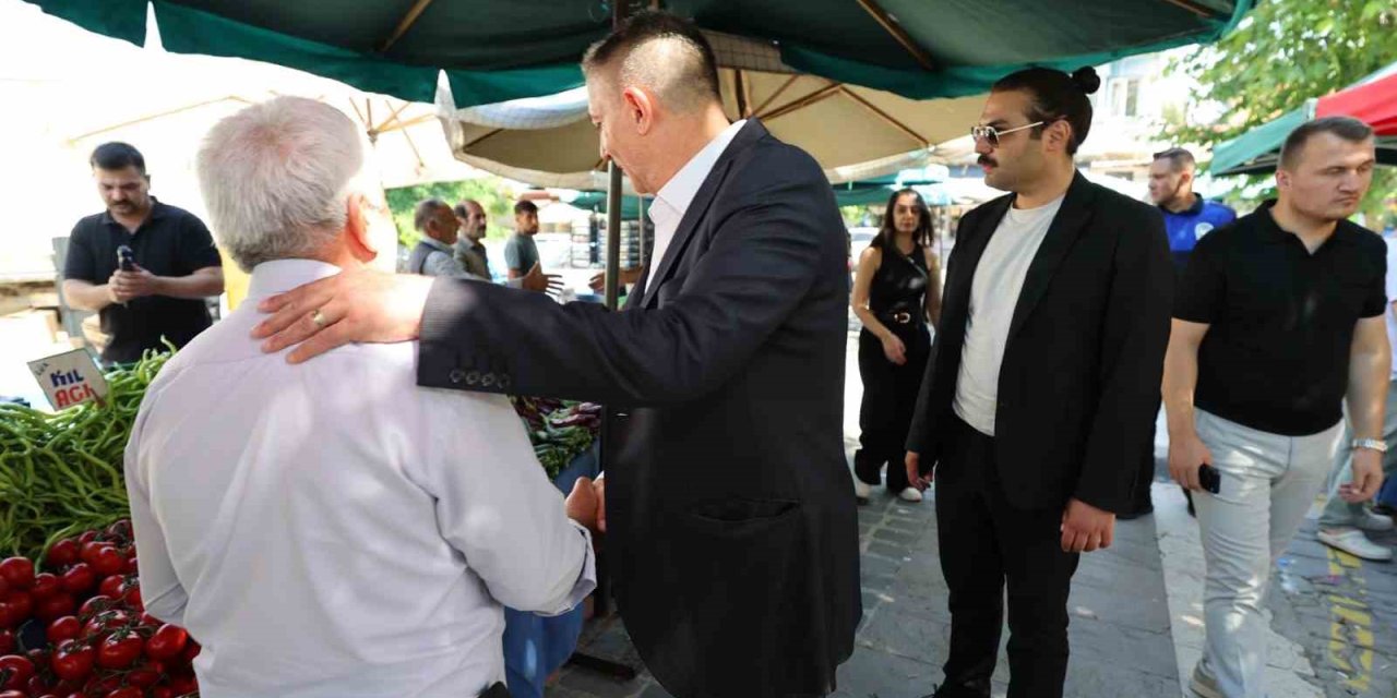 Başkan Şimşek, pazarcı esnafı ve vatandaşların sorunlarını dinledi