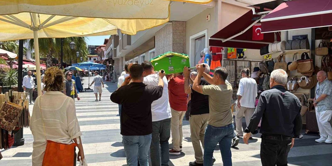 Oyuncu İrtem’in cenazesi camiye getirildi
