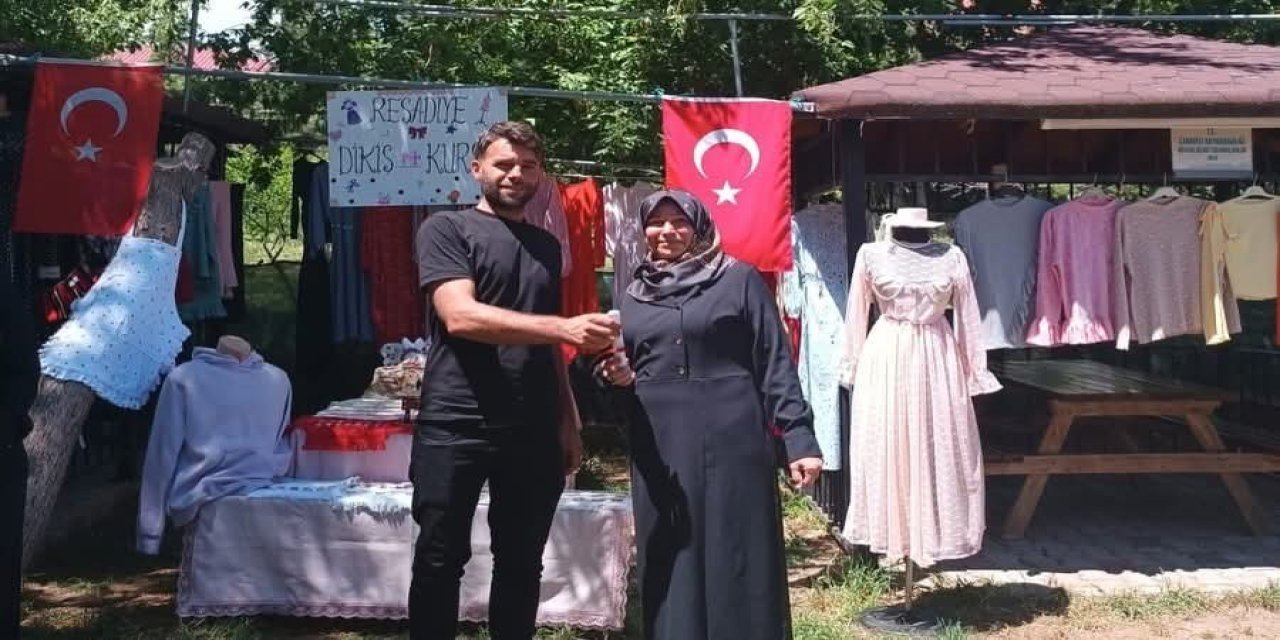 Sandıklı’da dikiş nakış kursu sergisi yoğun ilgi gördü