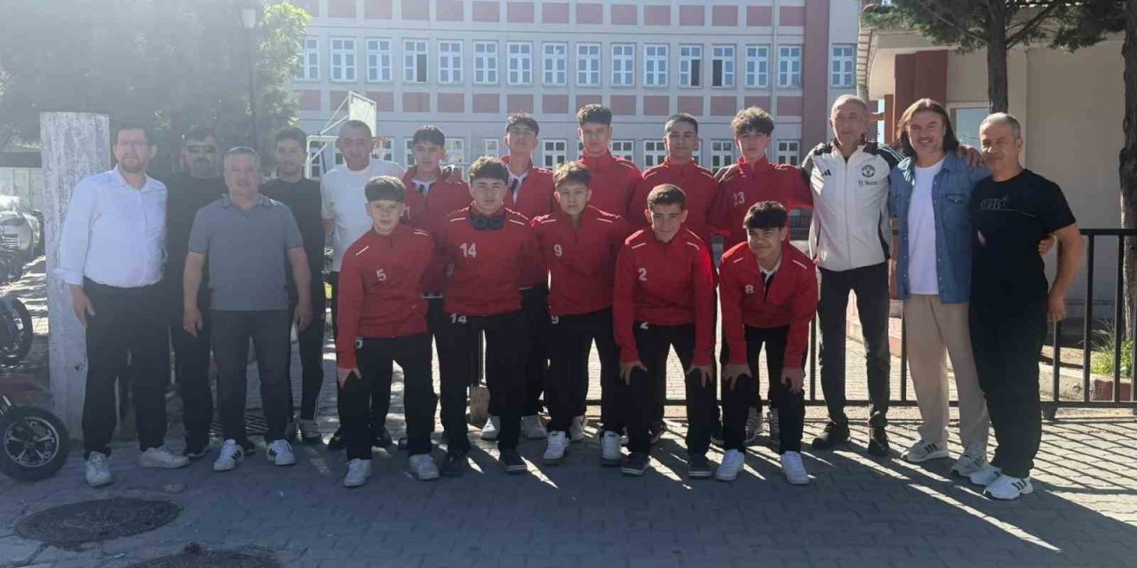 Moymul Ortaokulu Futsal Takımı Türkiye’nin en iyi 8 takımı arasında