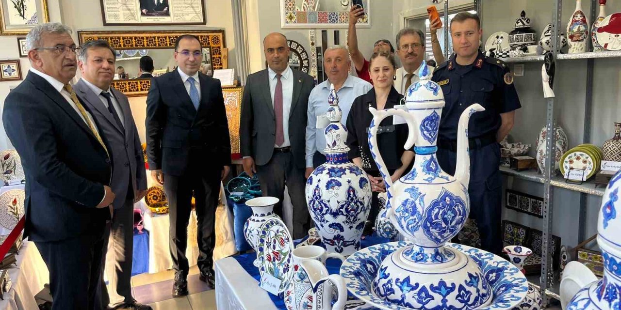 Kütahya Tavşanlı’da Halk Eğitim kursiyerlerinden görkemli yıl sonu sergisi