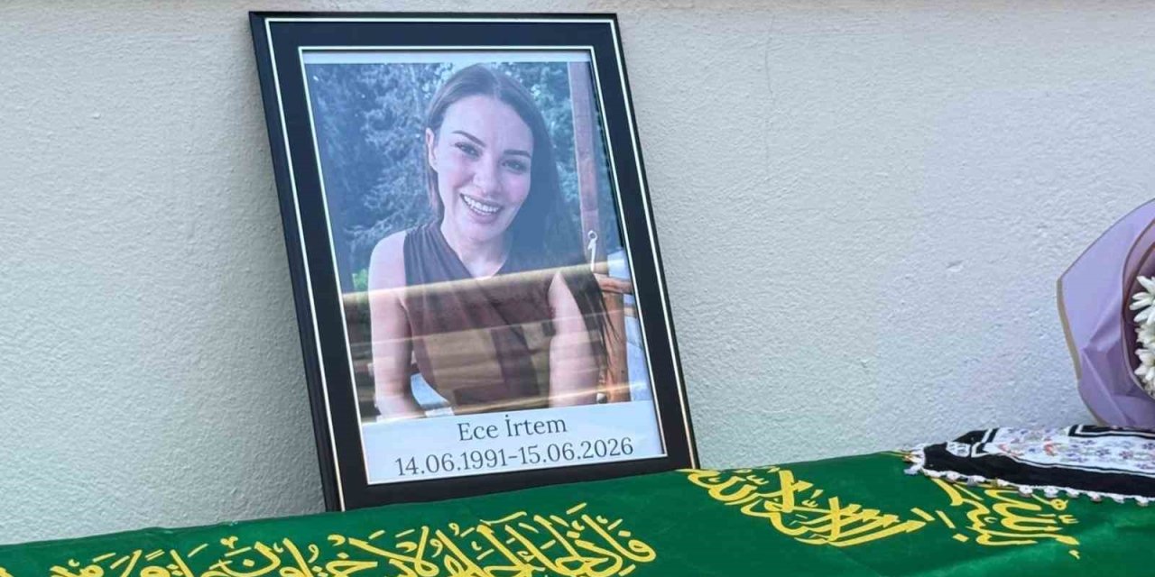 Oyuncu İrtem’i, Kuşadası’nda sevenleri son yolculuğuna uğurladı