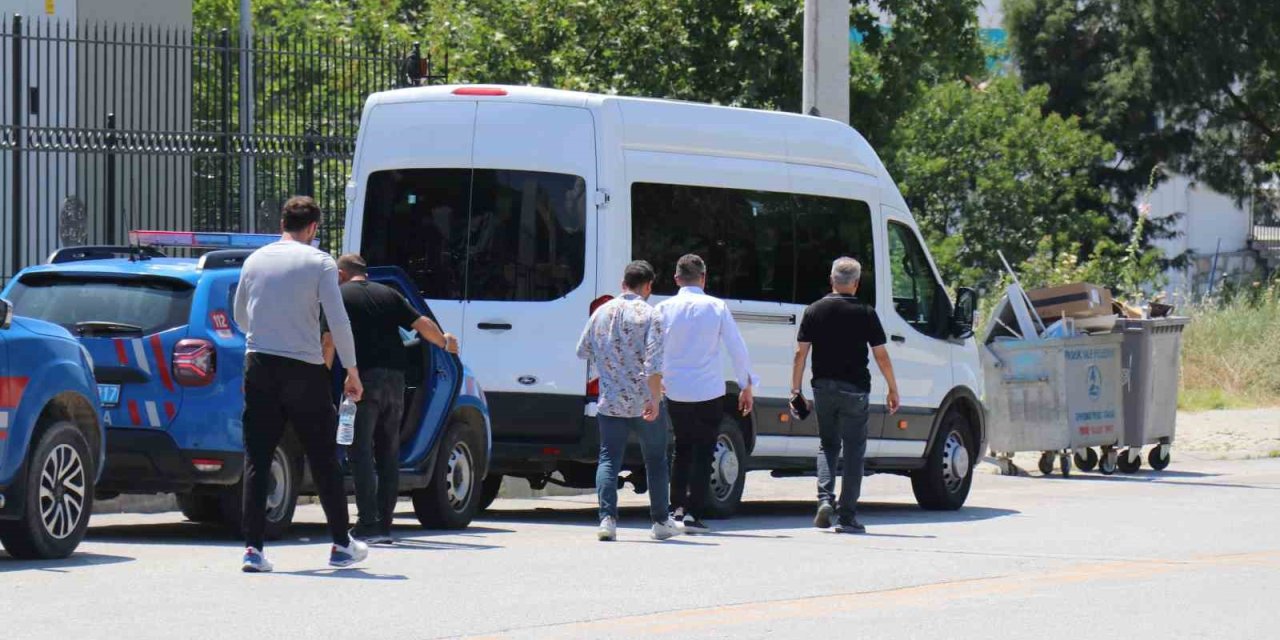 Uyuşturucu operasyonunda gözaltına alınan avukatlar adli tıbba sevk edildi