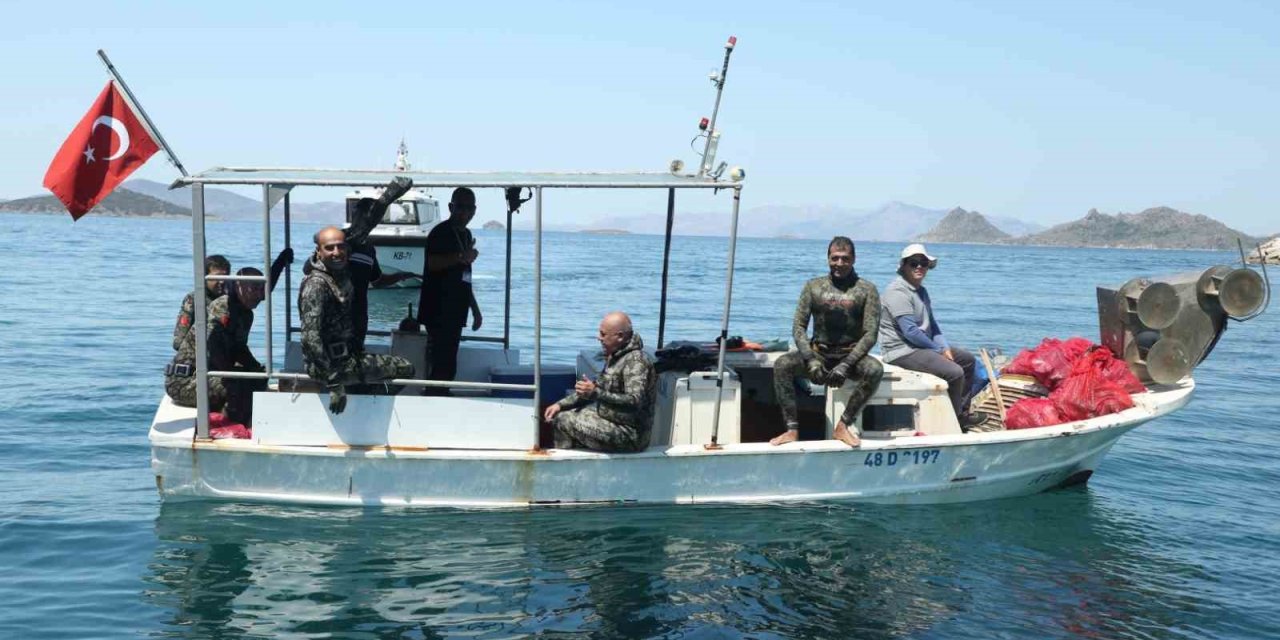 Deniz dibi temizliği Turgutreis’te yapıldı
