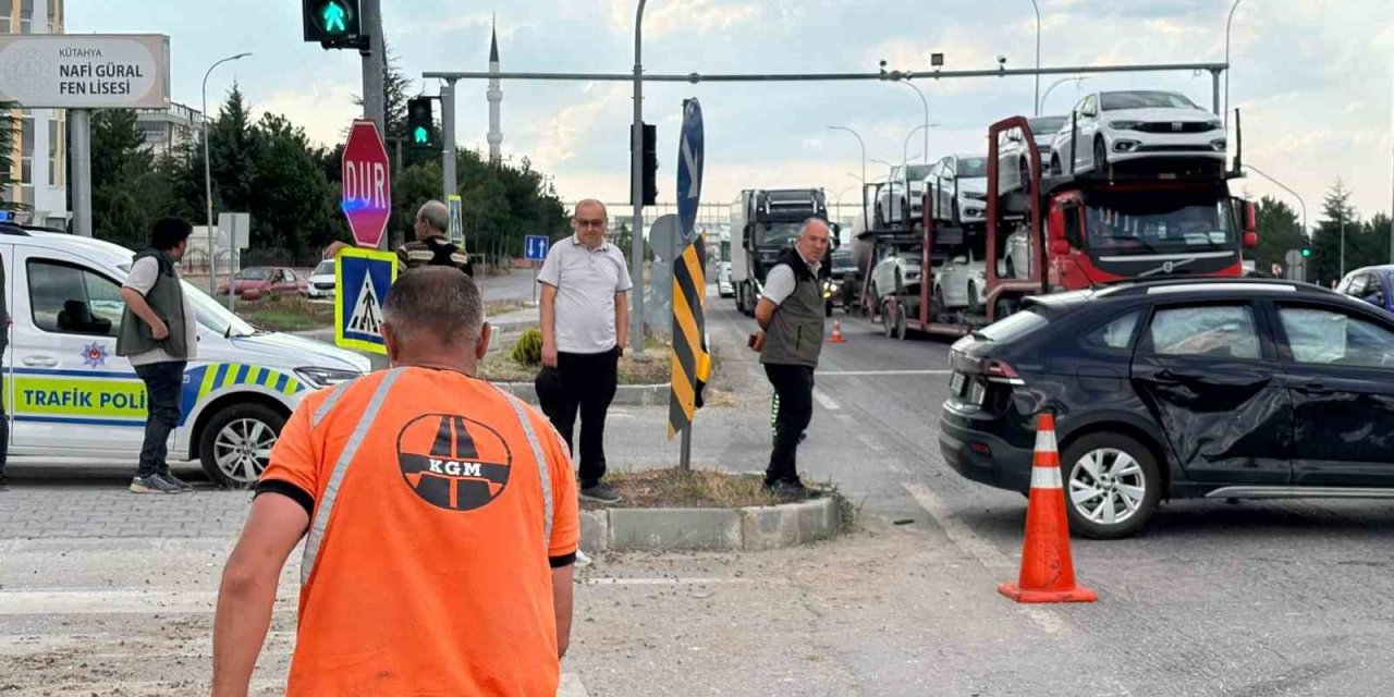 Kütahya’da iki otomobil çarpıştı: 5 yaralı