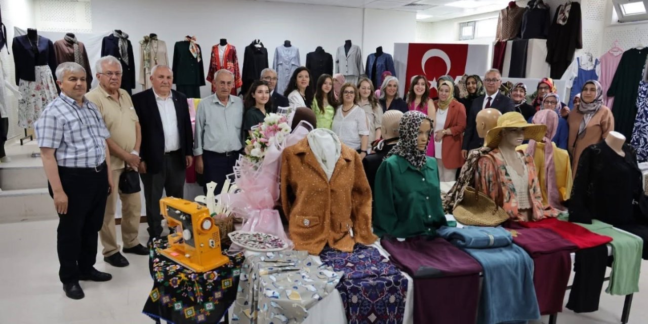 Kütahya’da kursiyerlerin el emeği eserleri sergilendi