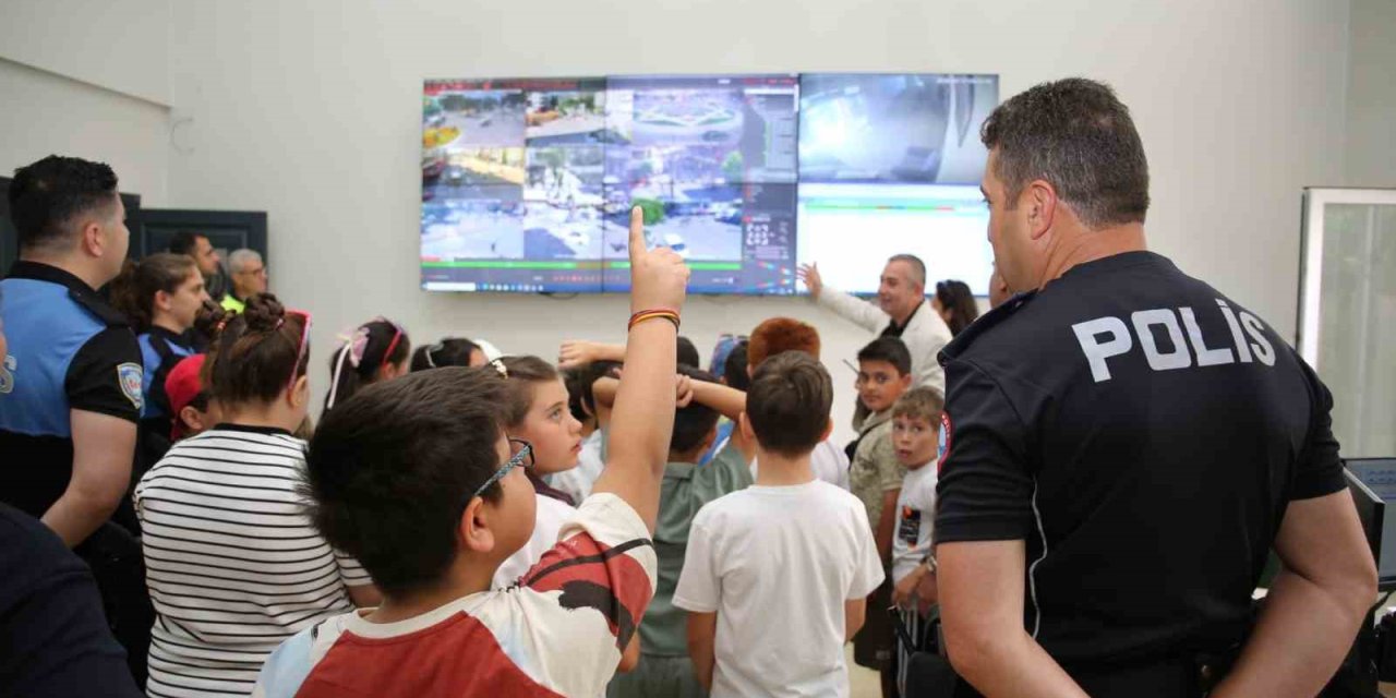 Polisten miniklere eğitim