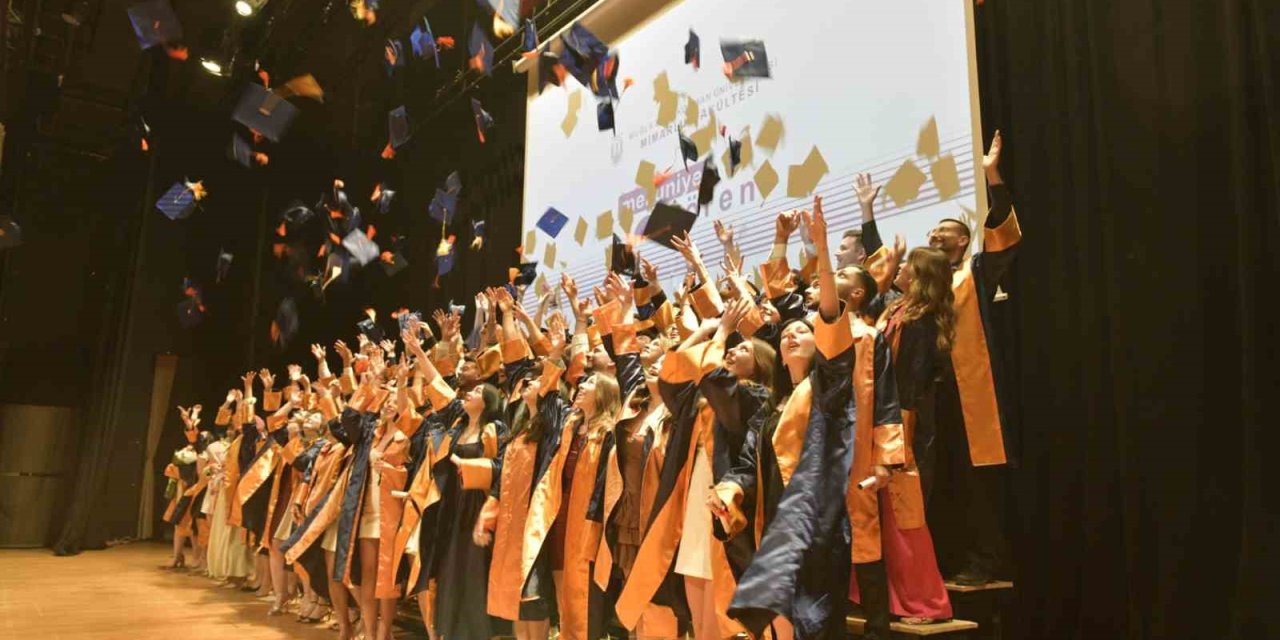 Mimarların mezuniyet coşkusu