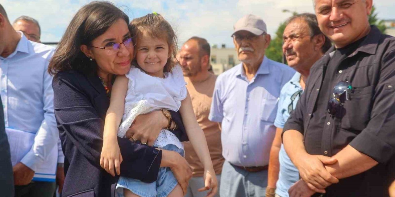 Uşak Belediye Başkan Vekili Özkan Sarayaltı Durağı’nda şoför esnafıyla buluştu