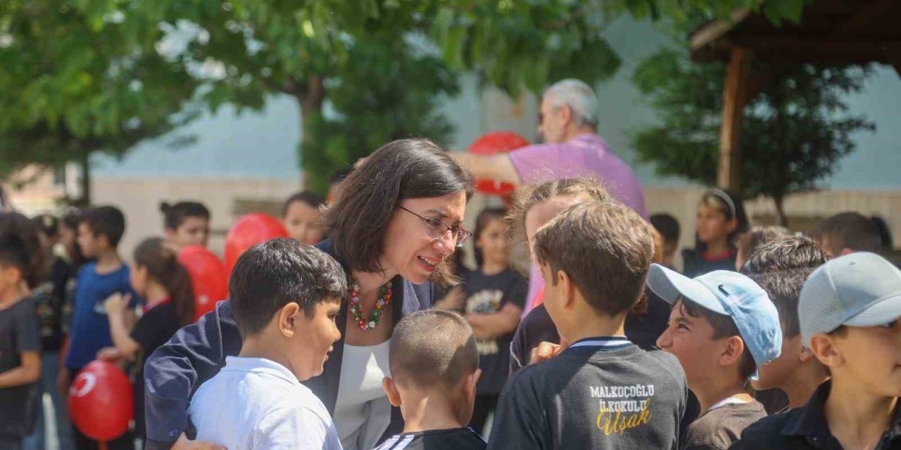 Uşak Belediye Başkan Vekili Özkan öğrencilerle bir araya geldi