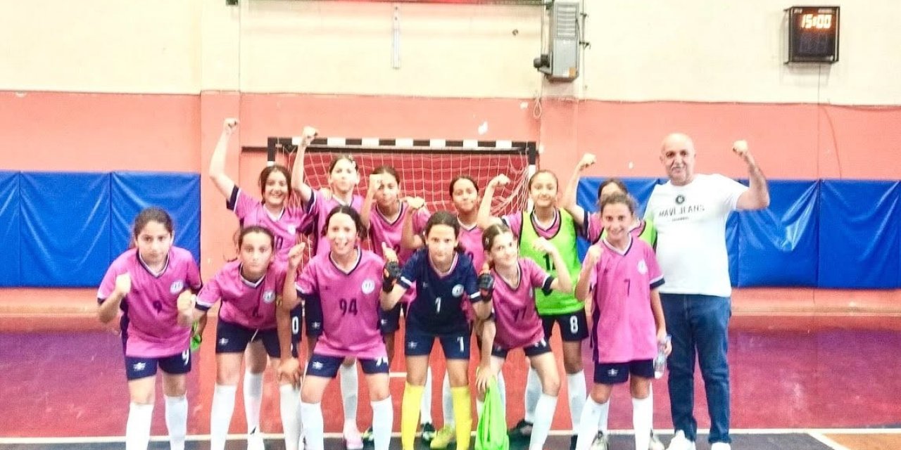 Şehit Rıfat Tunçbilek Ortaokulu’ndan futsalda önemli dereceler