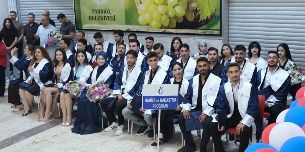 Sarıgöl MYO’da mezuniyet sevinci