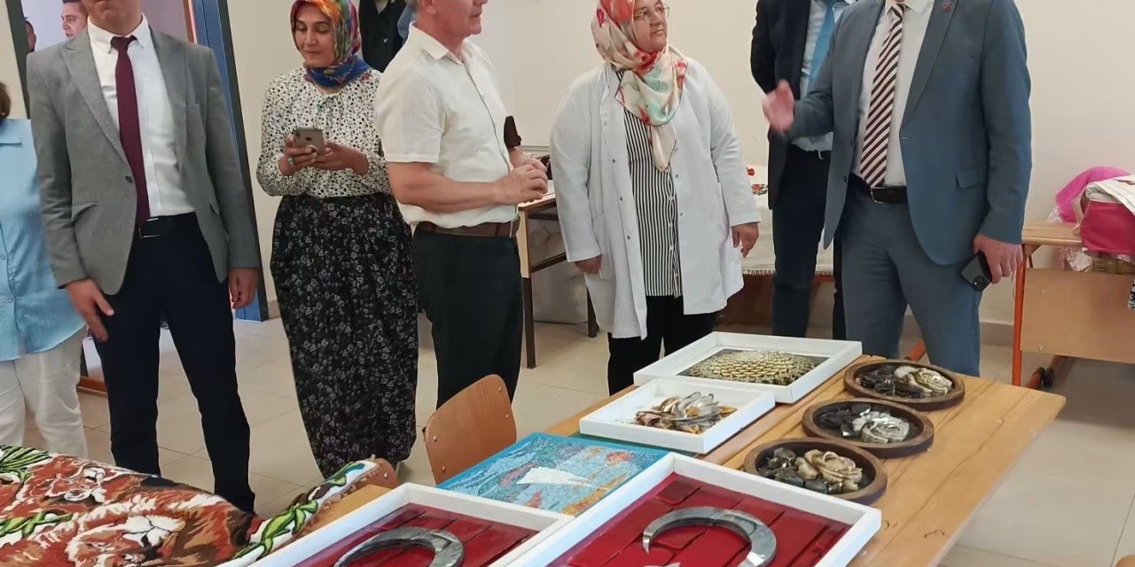 Kaymakam Türker Halk Eğitimi Merkezi kursiyerleriyle bir araya geldi