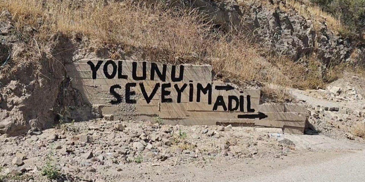 İzmir’de bozuk yol isyan ettirdi, vatandaş çileyi duvarlara yazdı