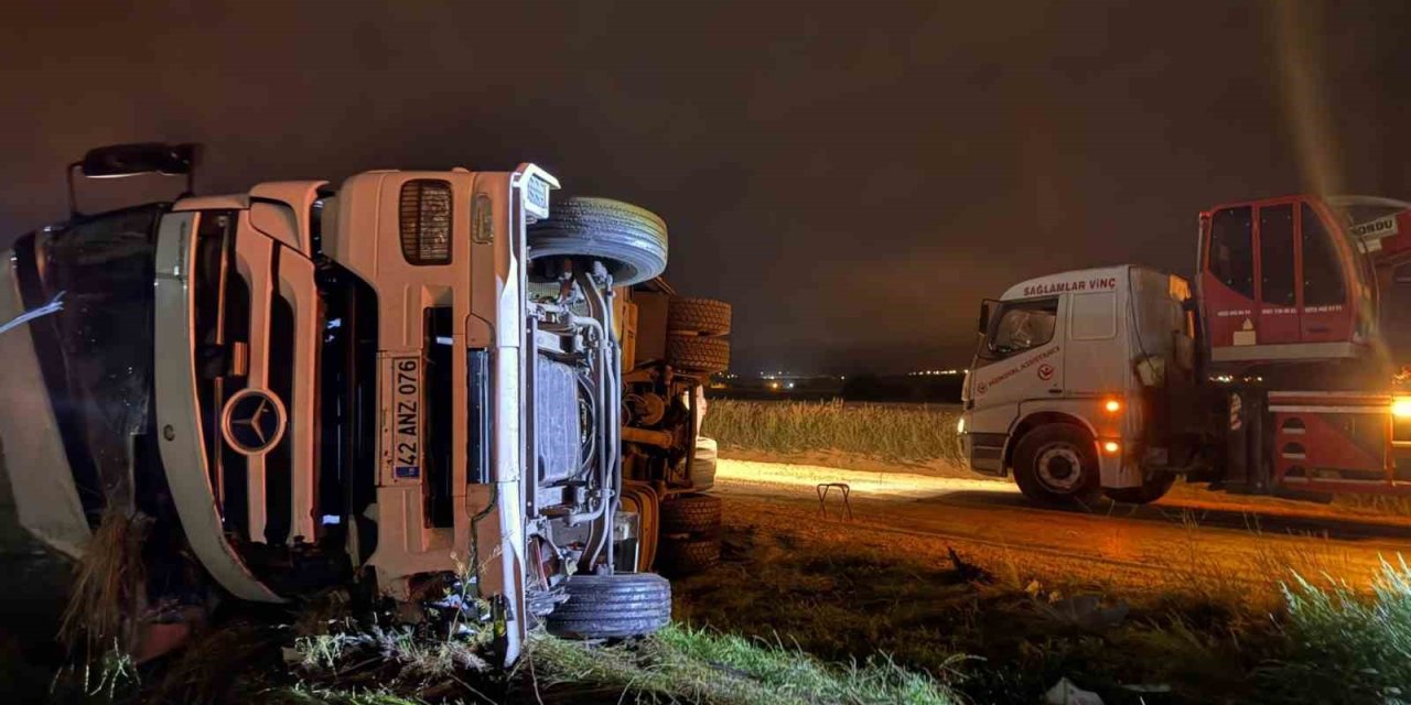 Mısır yüklü tır devrildi: 5 yaralı