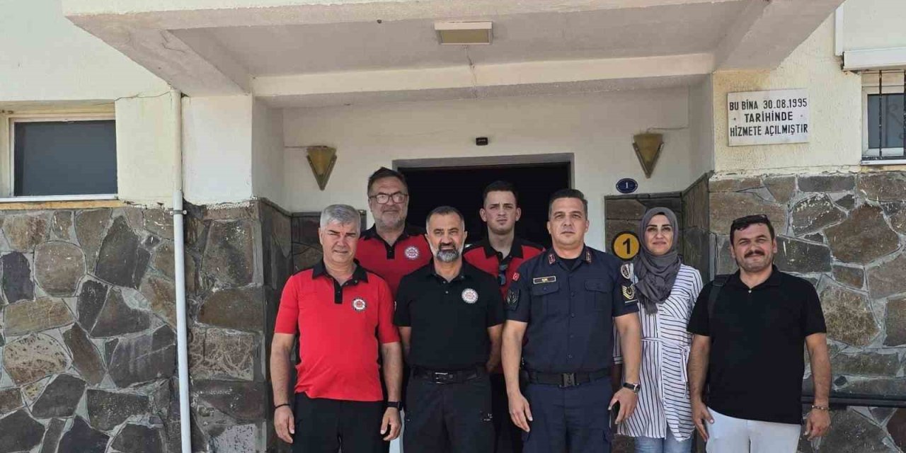 İZAKUT’tan Çandarlı Jandarma’ya anlamlı ziyaret