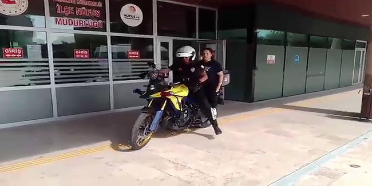Denizli’de polisler kimlik sorunu yaşayan öğrencileri sınava son anda yetiştirdi