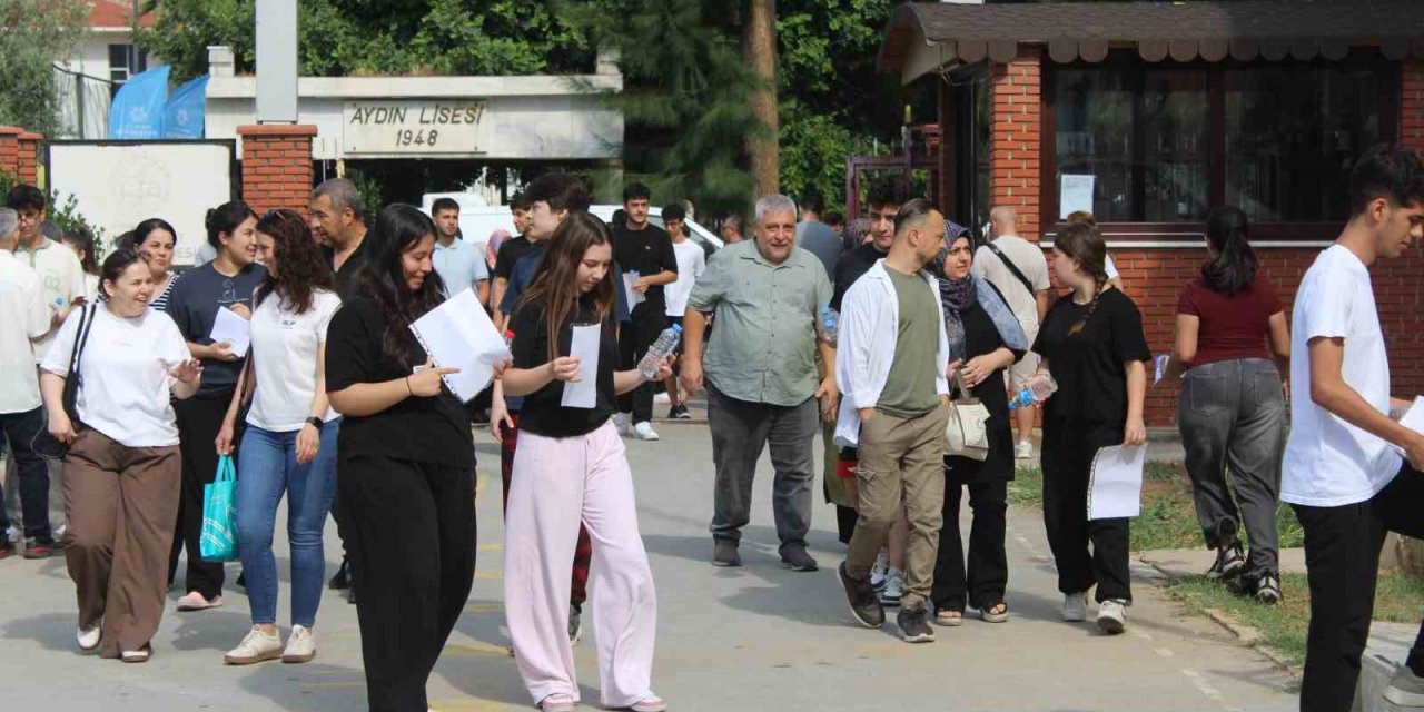 YKS maratonunda manzara değişmedi, geç kalanlar sınava alınmadı