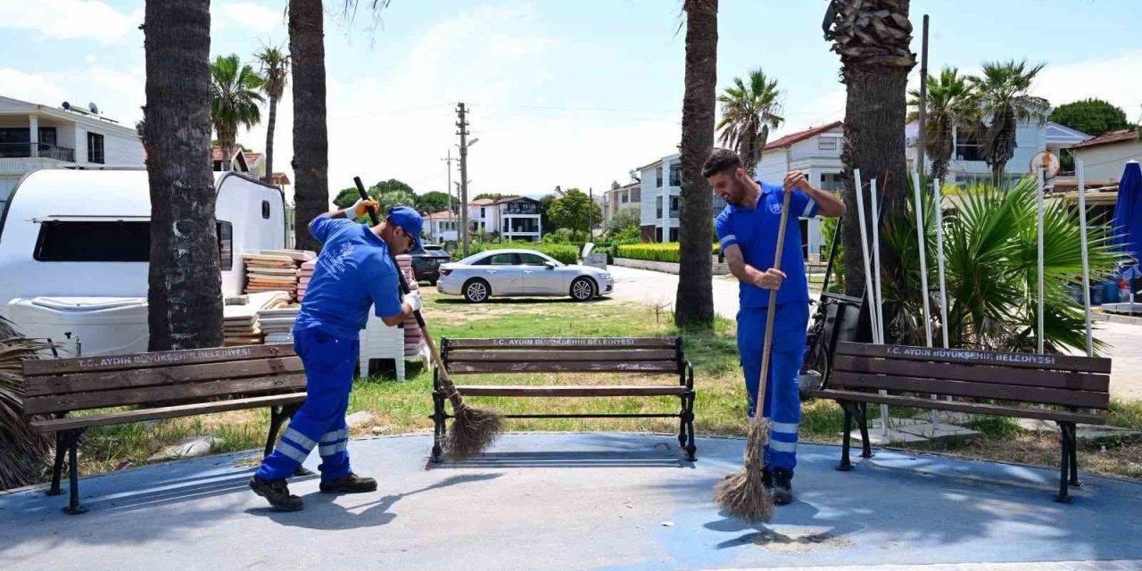 Kuşadası’nda sahil ve yürüyüş yollarında kapsamlı bakım çalışması