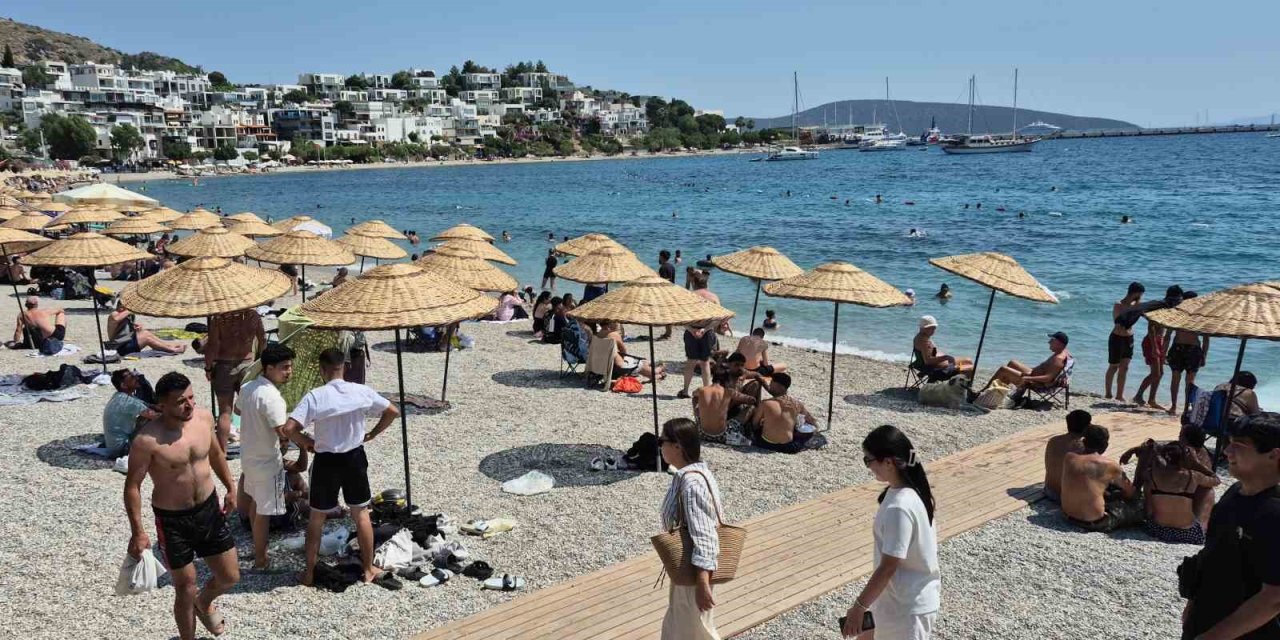 Bodrum’da sahiller doldu taştı