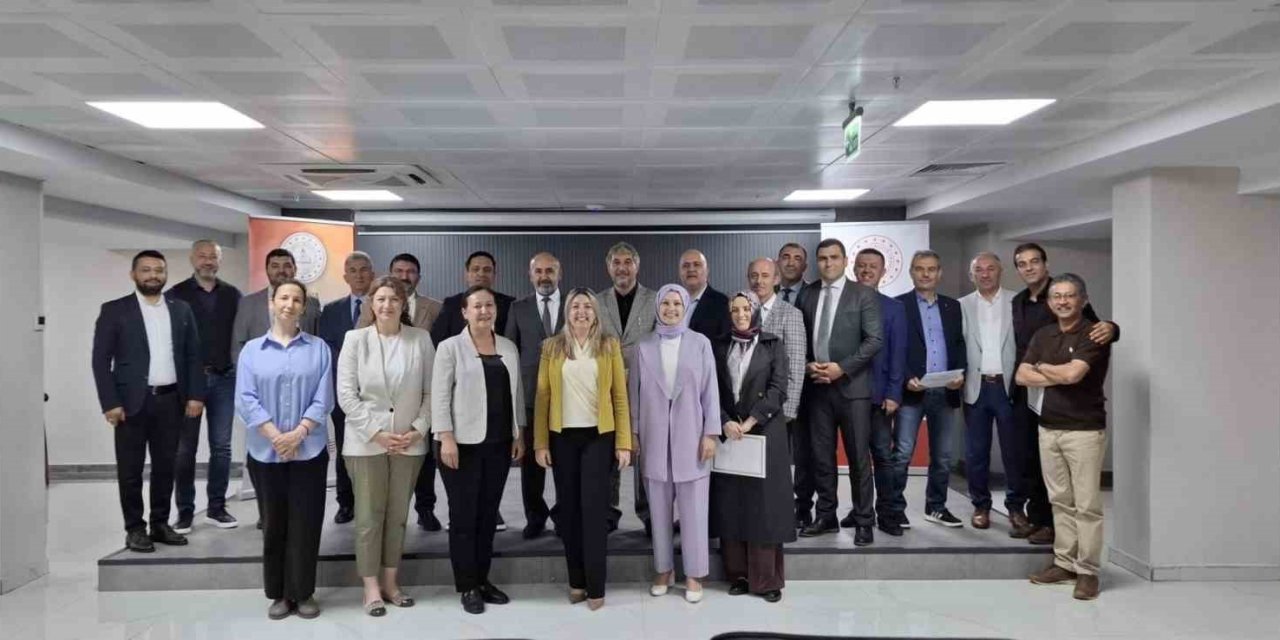 Kütahya’da Eğitim Kurumları Yönetici Yetiştirme Programı tamamlandı