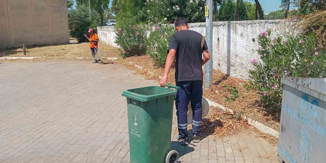 Efeler Belediyesi’nden gıda çarşısında temizlik çalışması