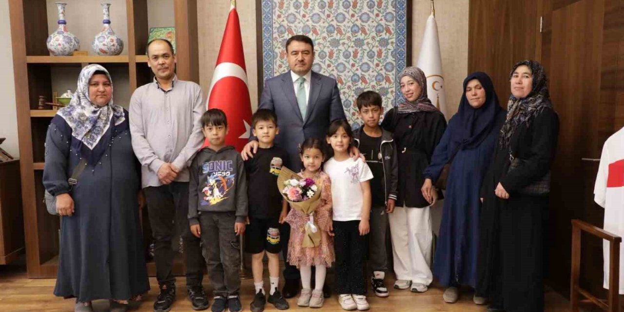 Kütahya’da Afgan kardeşlerin şehitlikteki vefa örneği takdirle karşılandı