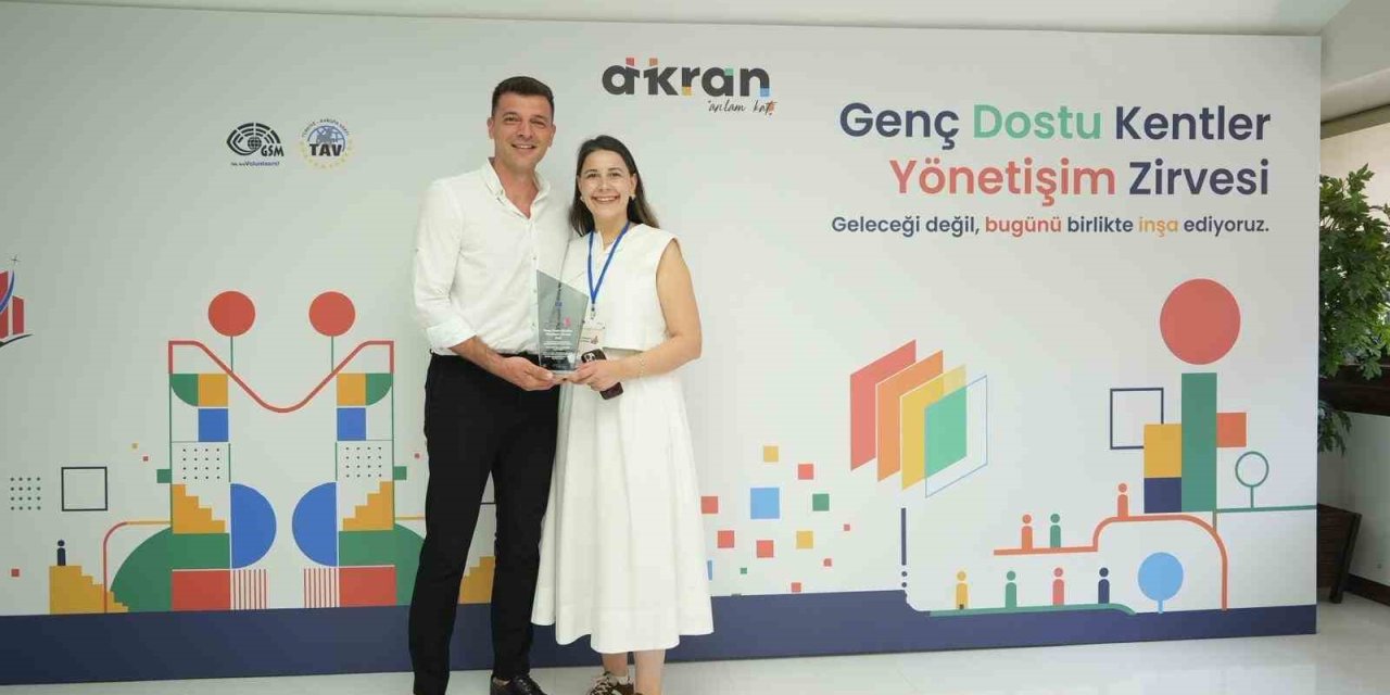 Denizli Büyükşehire ’Genç Dostu Kent: İyi Yönetişim Teşvik’ ödülü
