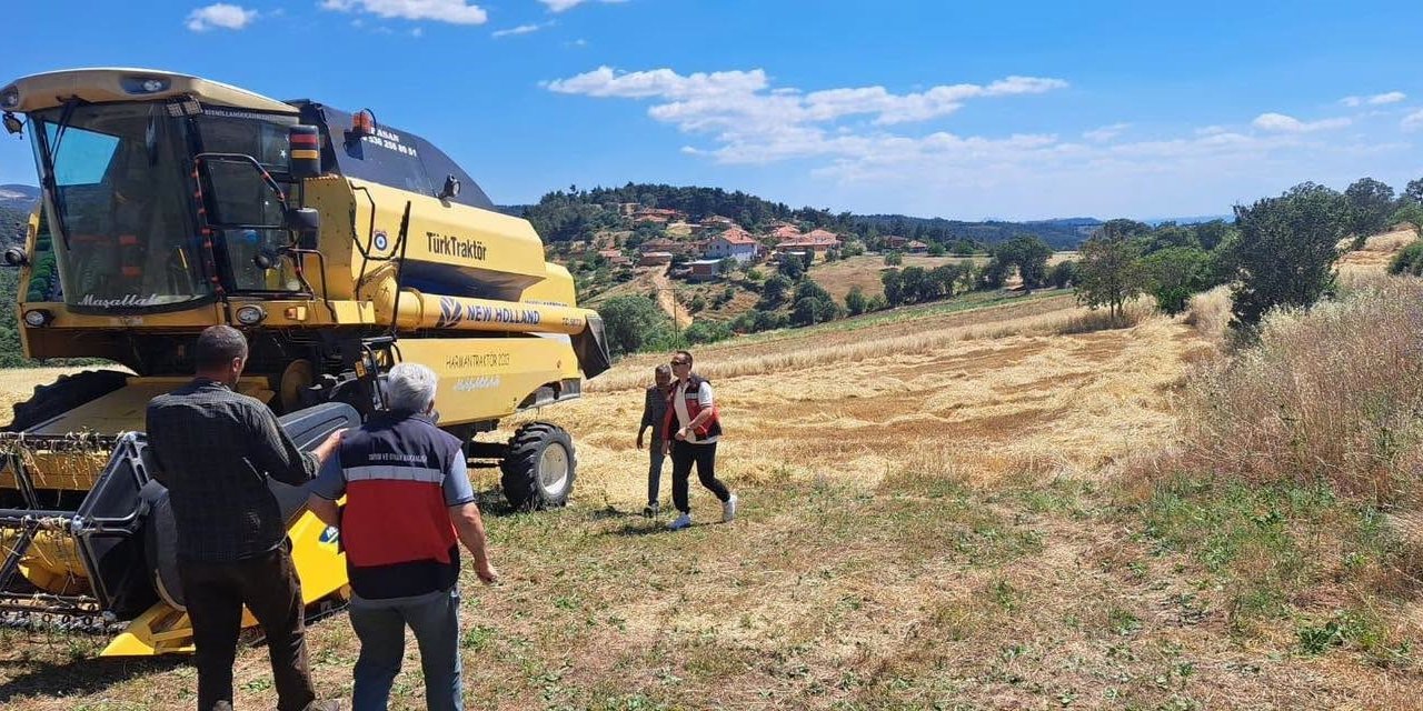 Gediz’de biçerdöverle hasat kontrolü