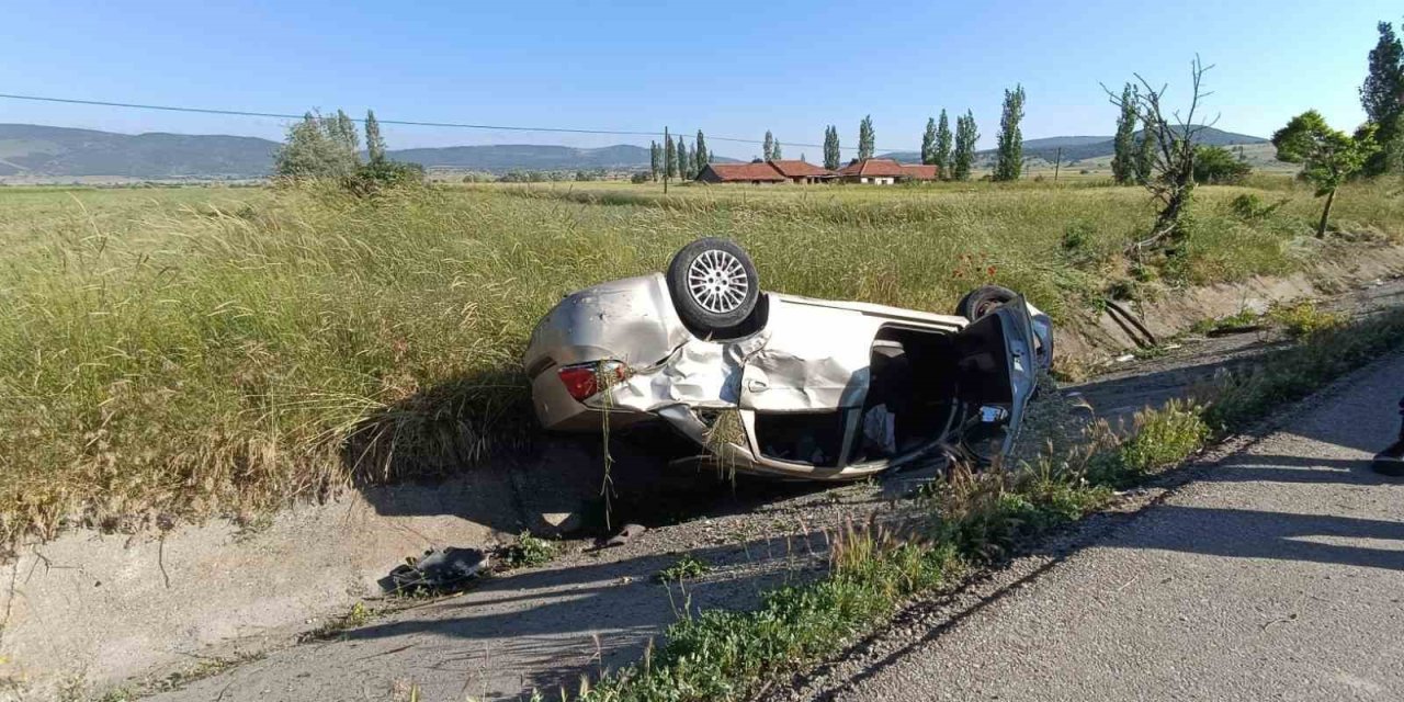 Devrilen otomobilde bir kişi öldü, 3 kişi yaralandı
