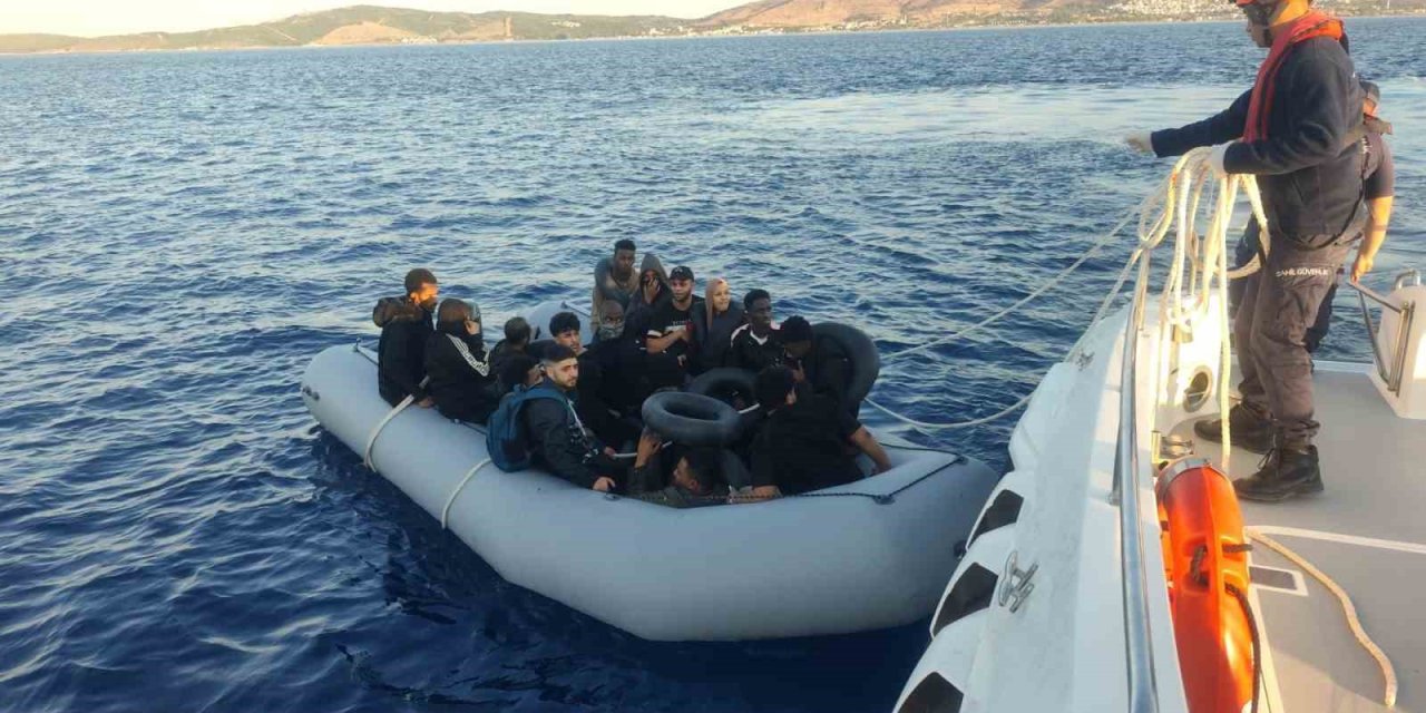 İzmir açıklarında göçmen operasyonu: 4’ü çocuk 65 düzensiz göçmen yakalandı